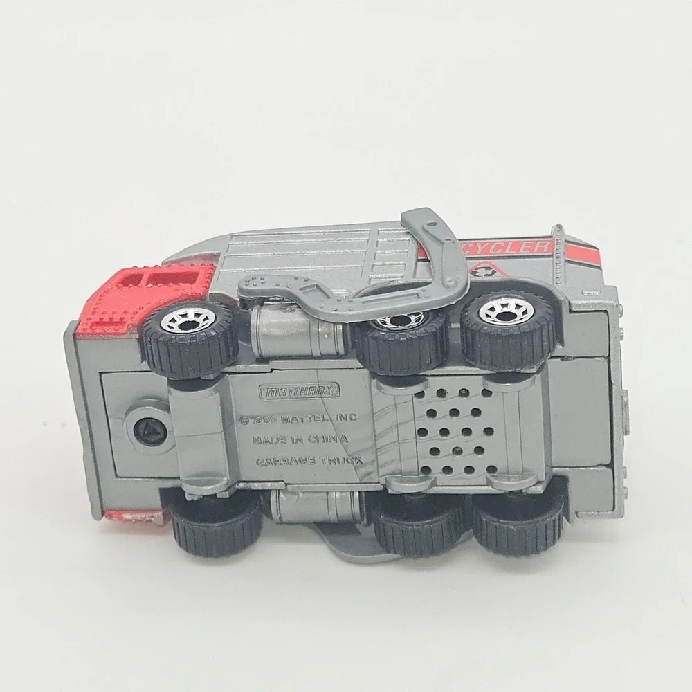 Matchbox Garbage Truck Lights/ Sound 1:64 Silver Red 1998 Recycler Die-cast Toy